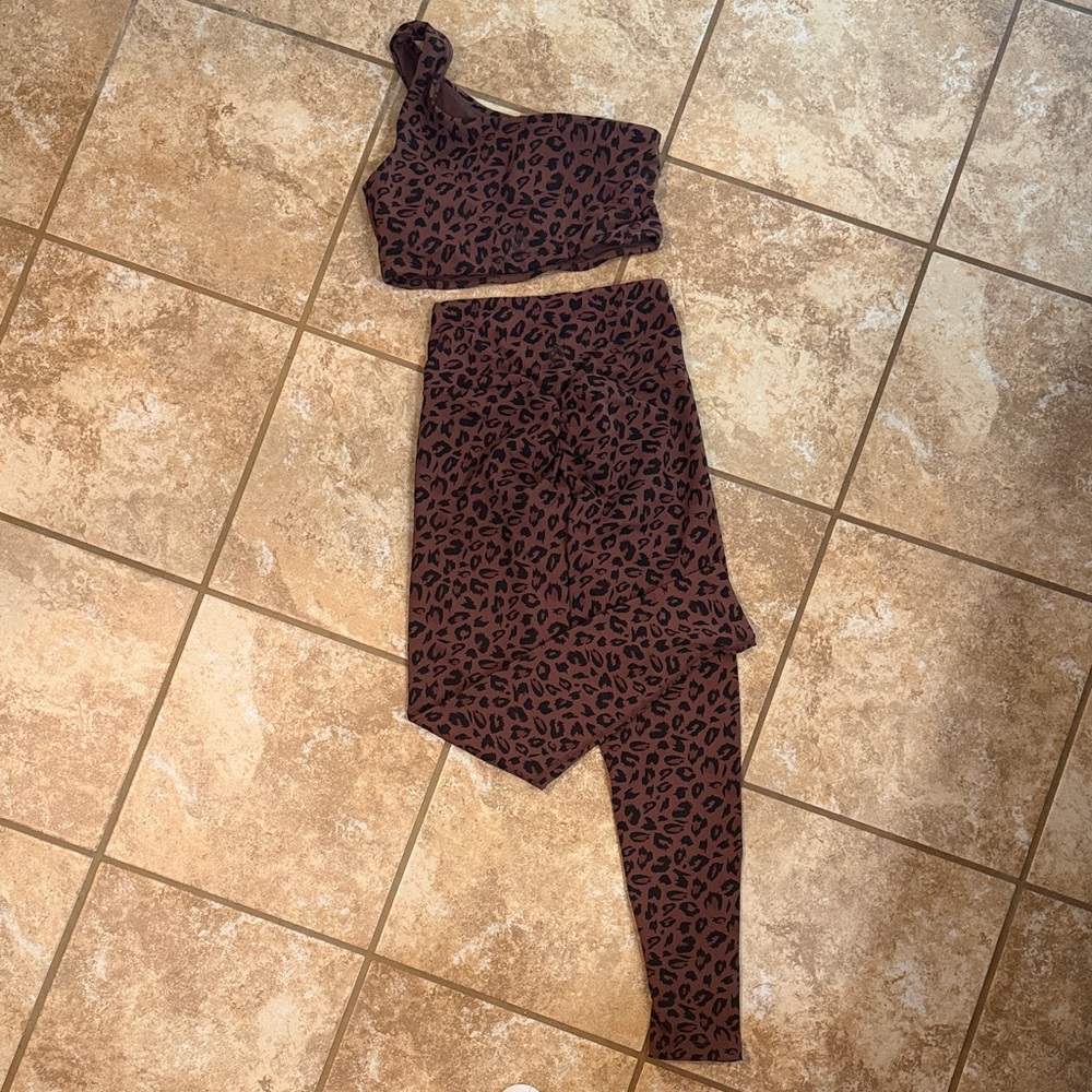 Leopard Print One-Shoulder Jumpsuit - Picture 3 of 4